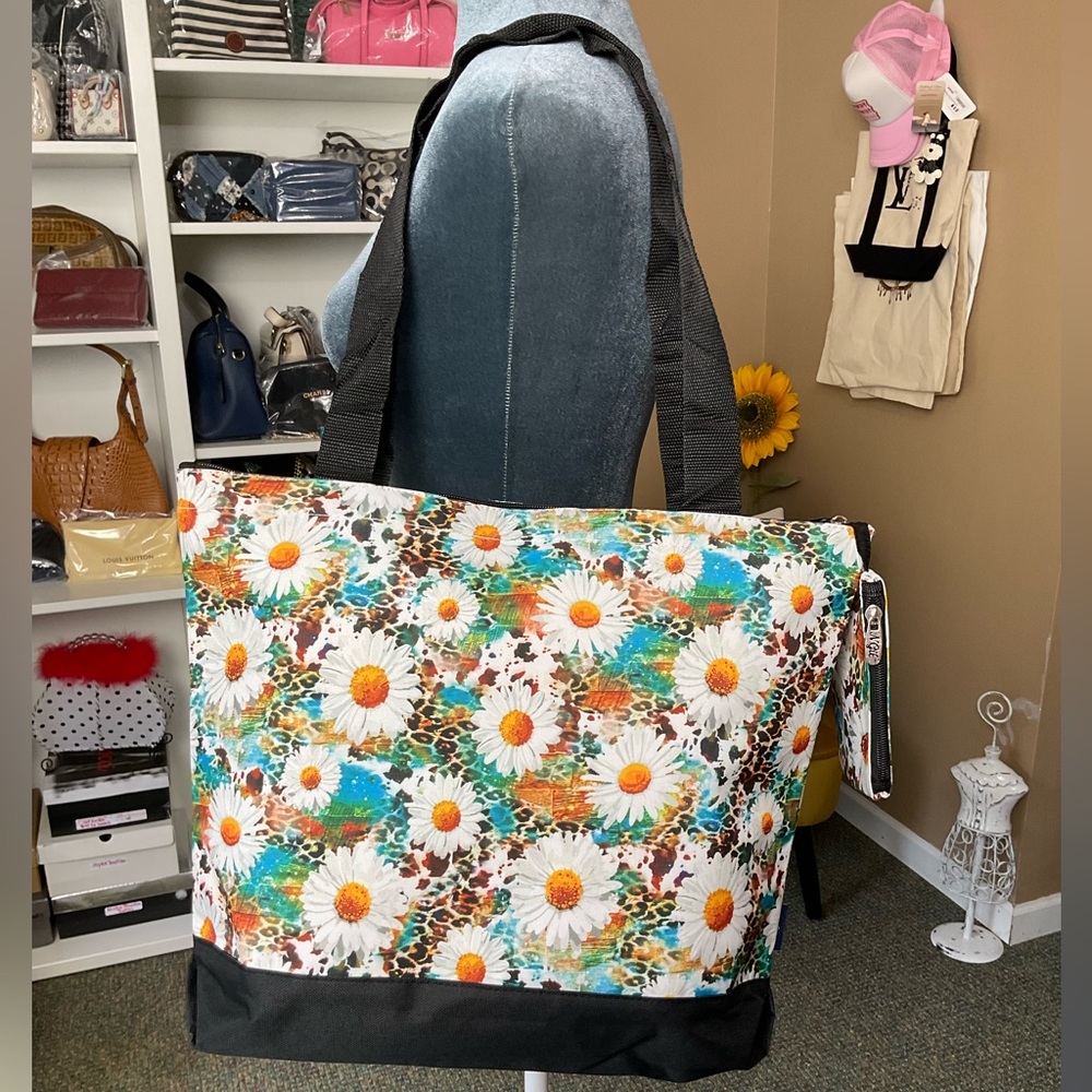 Daisy & Leopard NGIL Canvas Tote Bag zip closure & matching coin purse. NWOT!